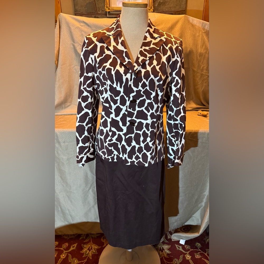 Le Suit Elegant Brown and White Suite Set